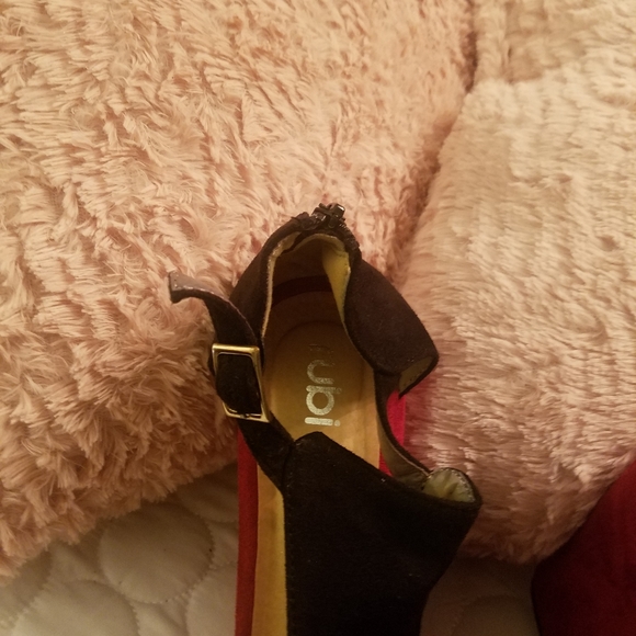 NWT Black and Red Wedges - Picture 3 of 4